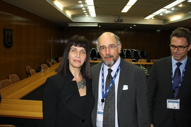 ח"כ ד"ר עינת וילף עם ריצ'רד שיף מכנפיים